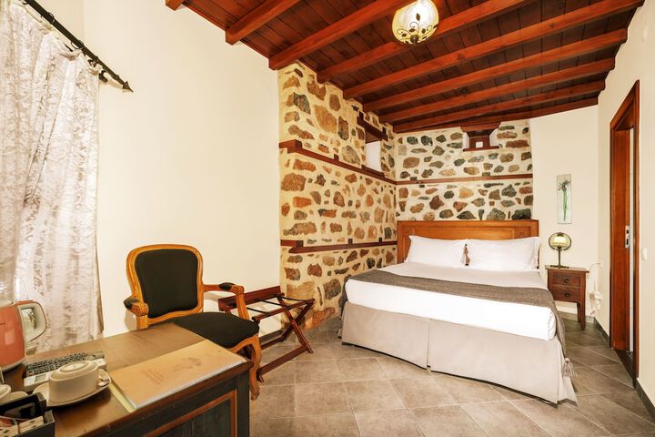Room 6 of 61