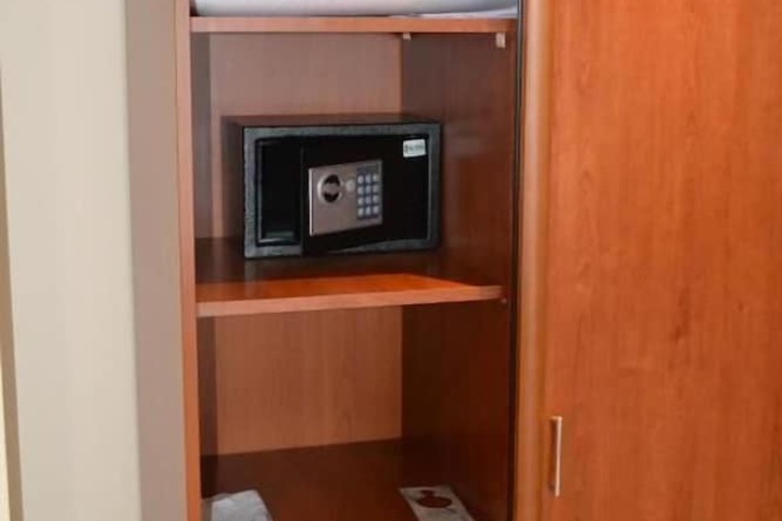Room 17 of 77