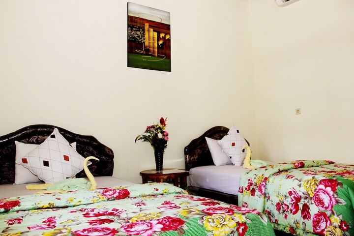 Room 2 of 32