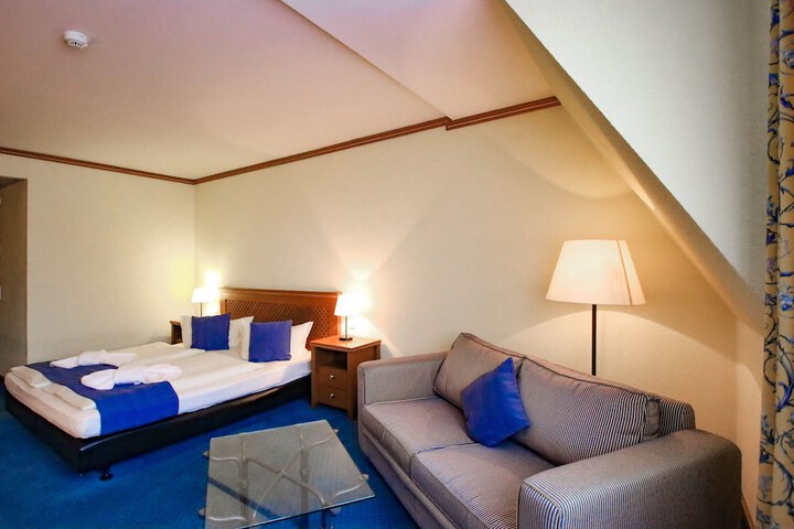 Room 16 of 62