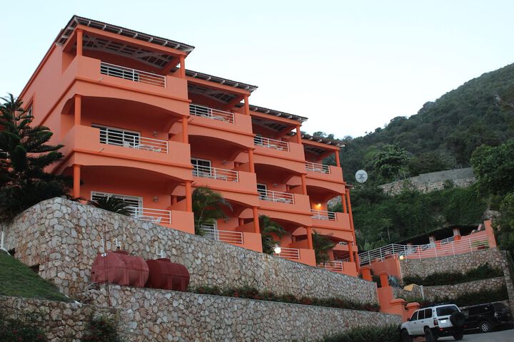 Hotel 32 of 36