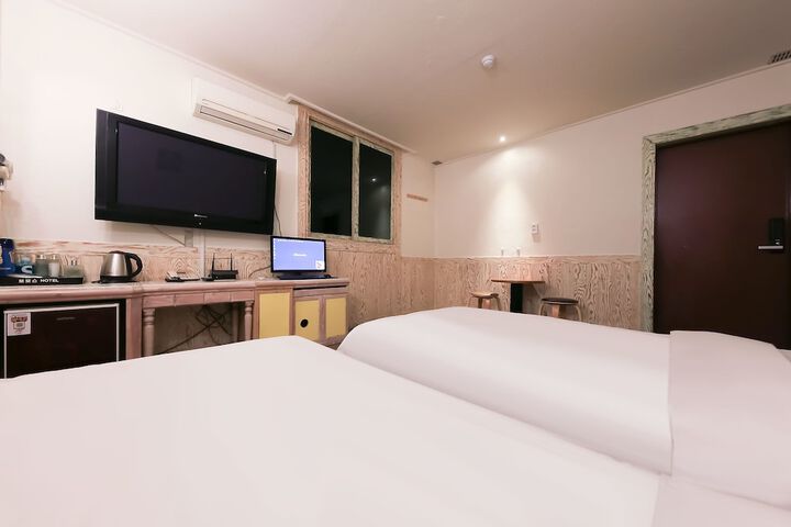Room 14 of 64