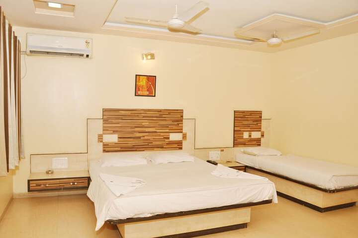 Room 8 of 18