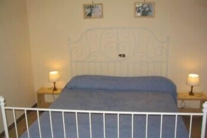 Room 4 of 8