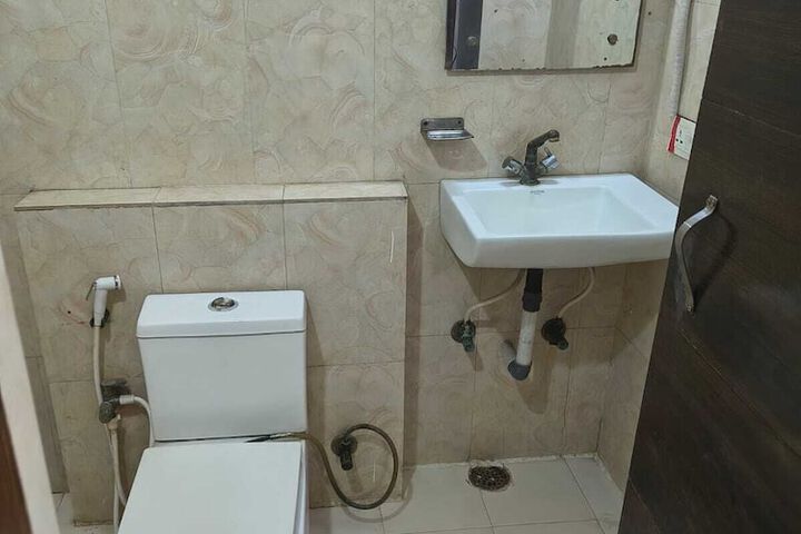 Room 7 of 19