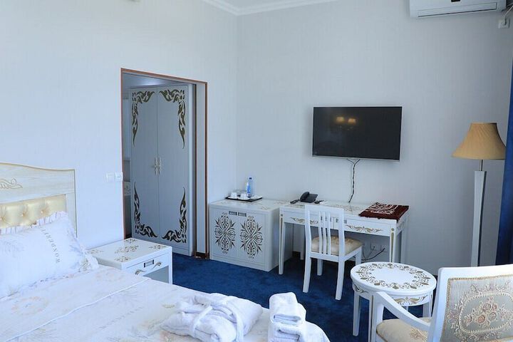 Room 9 of 36