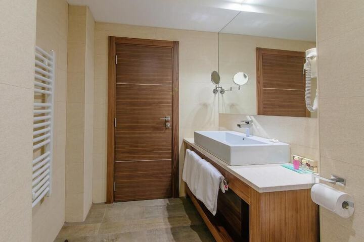 Room 21 of 46
