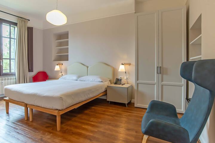 Room 12 of 32