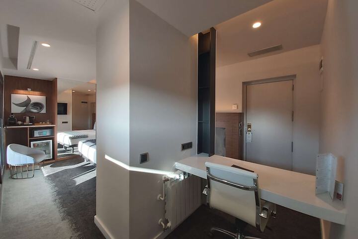 Room 14 of 79