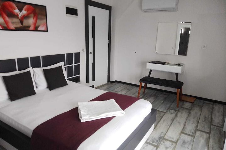 Room 33 of 65