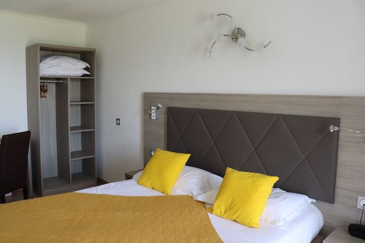 Room 3 of 18