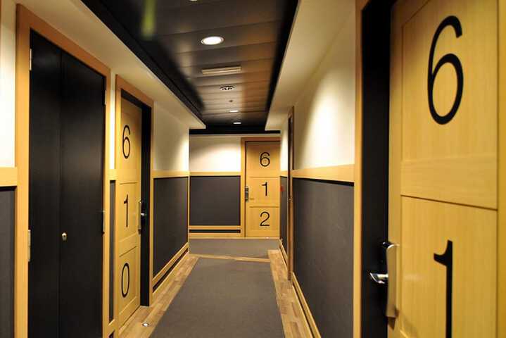 Ballroom/Hall 73 of 82