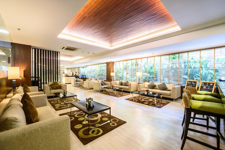 Entrance & Lobby
