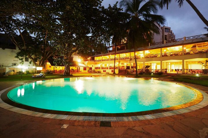 Hotel Pool