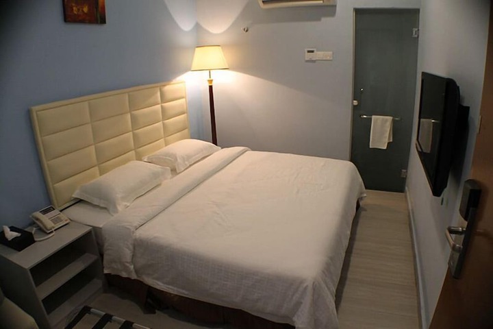 Room 16 of 37