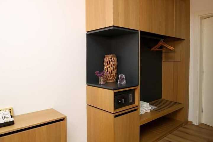 Room 41 of 118