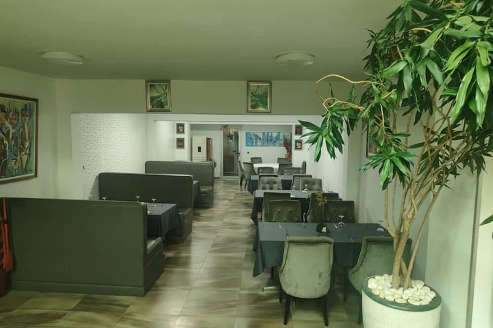 Dining 16 of 19