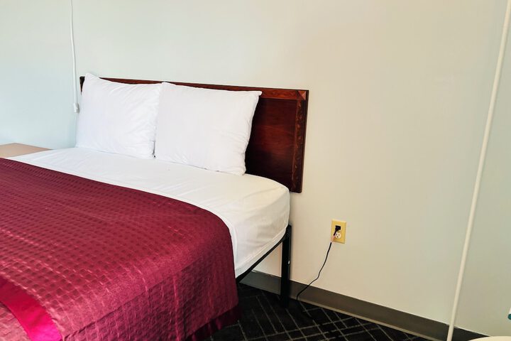 Room 28 of 74