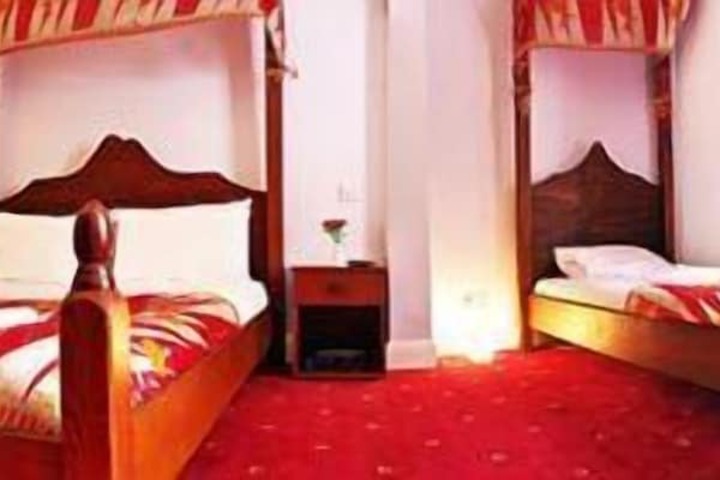 Room 32 of 69