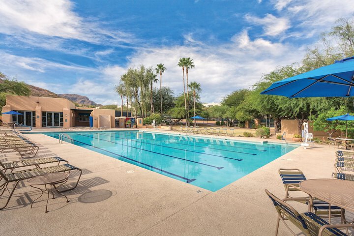 Indoor/outdoor pool