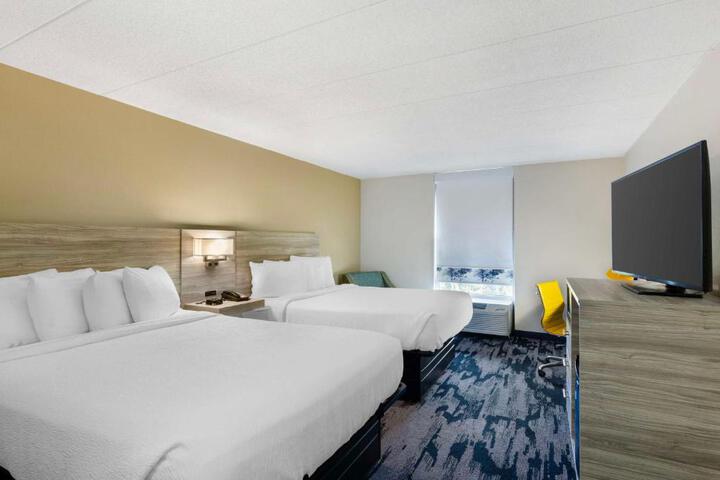 2 Queen Beds Microwave and Refrigerator Full Breakfast (7 of 11)