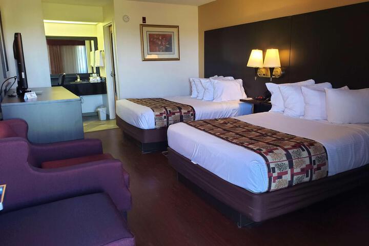 2 Double Beds (6 of 9)
