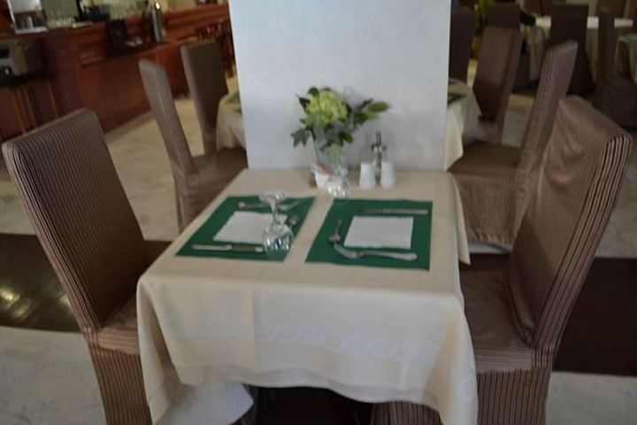 Dining 29 of 42