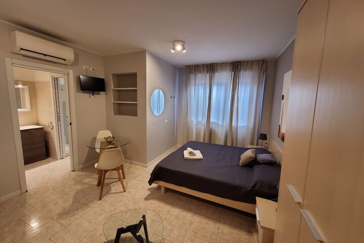 Room 15 of 103
