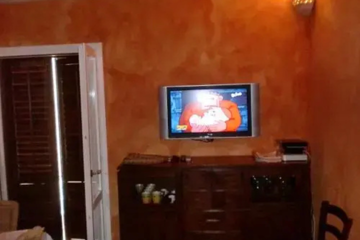 Room 6 of 14