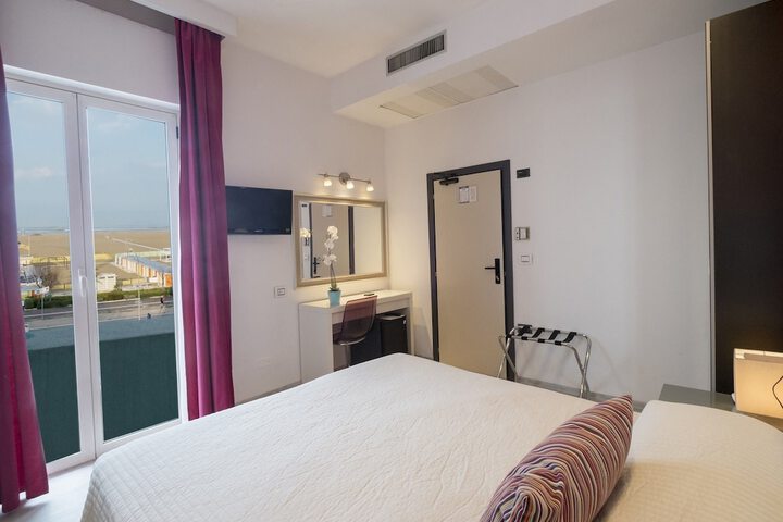 Room 14 of 37
