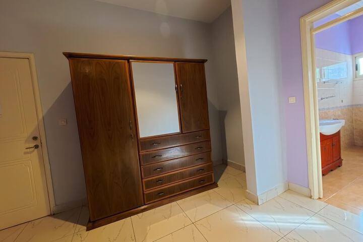 Room 53 of 144