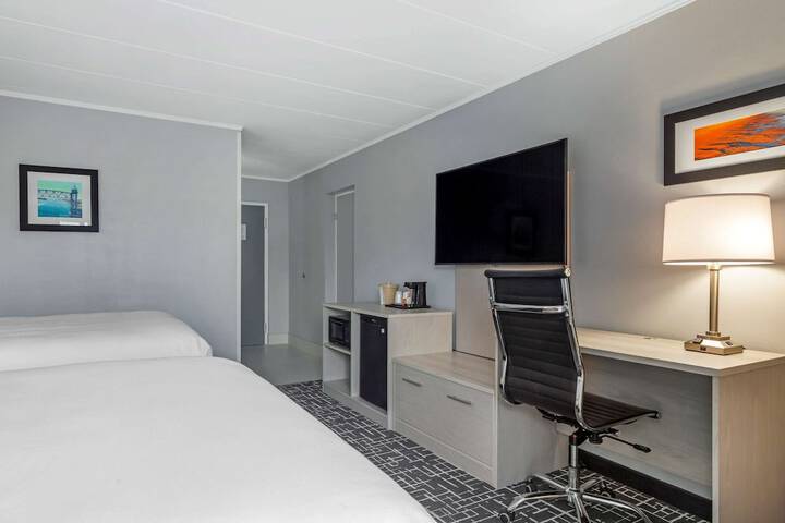 2 Queen Beds (11 of 14)