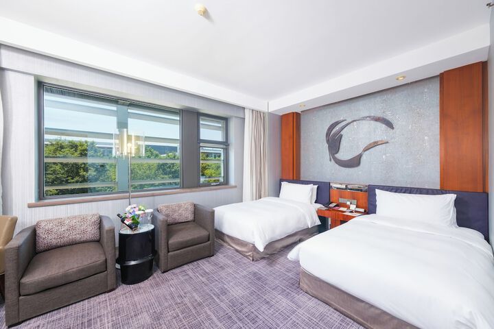 Room 32 of 106