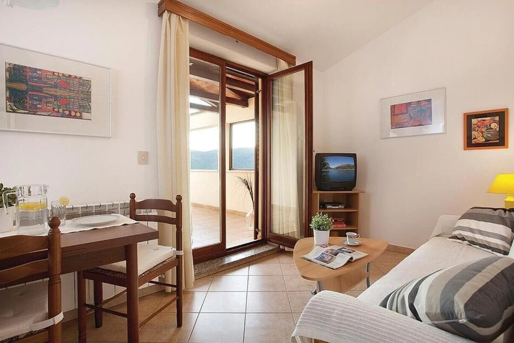 Room 3 of 12