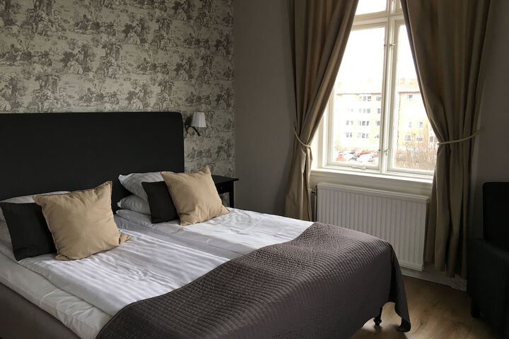 Room 9 of 27