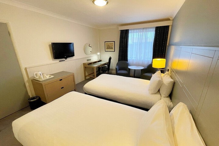 Room 4 of 68