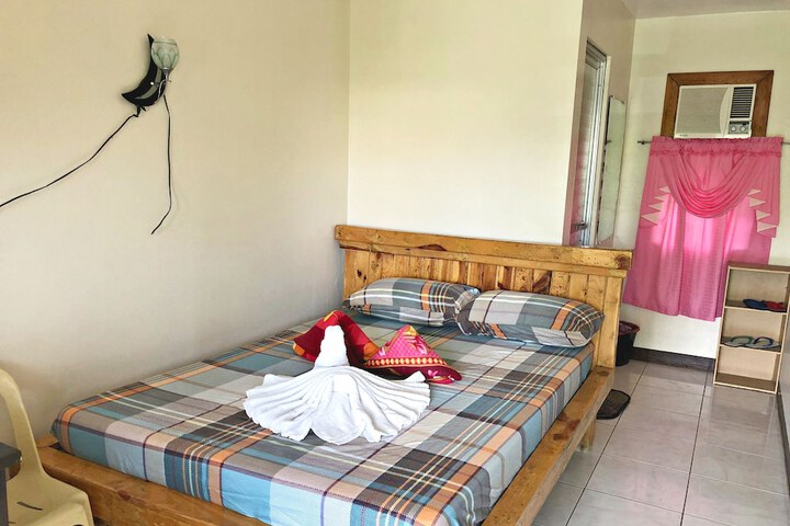 Room 10 of 32