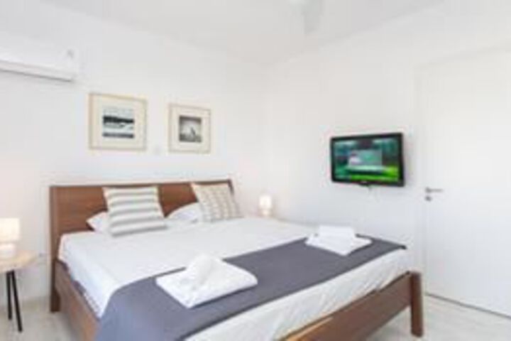 Room 10 of 29