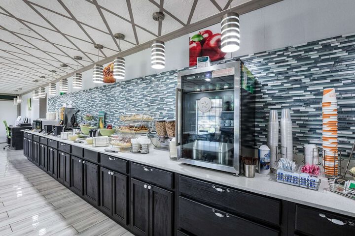 Breakfast/Coffee Service 23 of 40