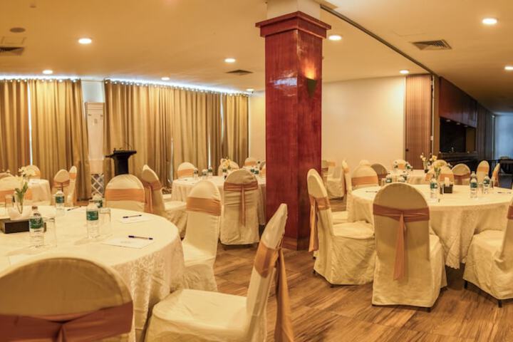 Ballroom/Hall 32 of 39