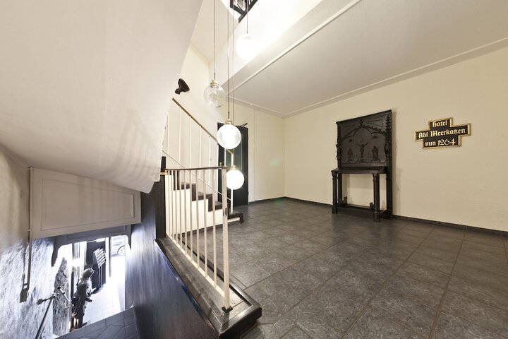 Ballroom/Hall 62 of 74