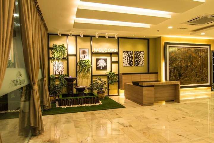 Entrance & Lobby