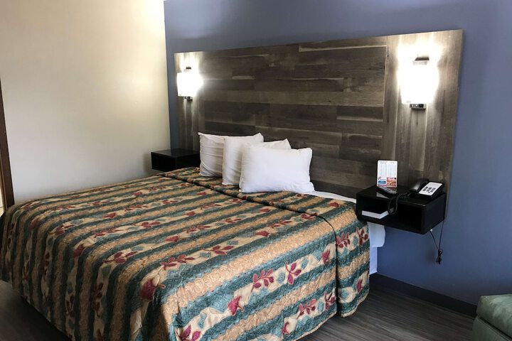 Days Inn by Wyndham Knoxville North
