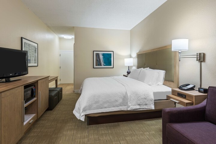 Room 12 of 37