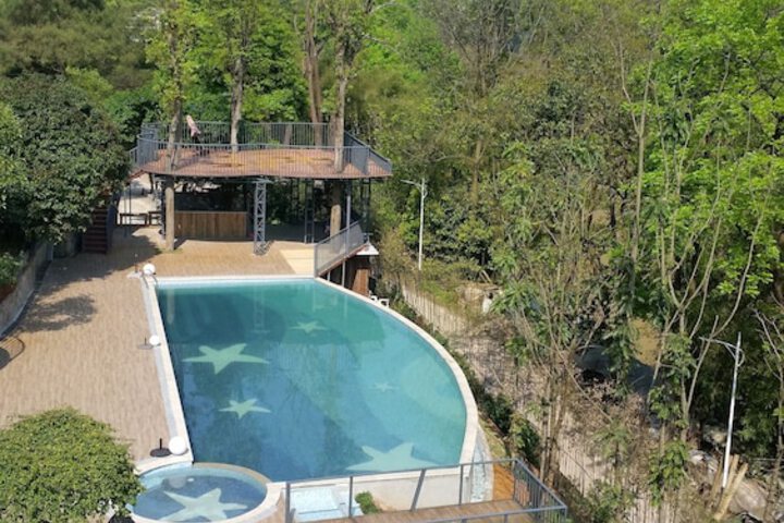 Pool 93 of 121