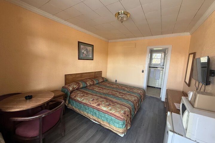 Room 9 of 39