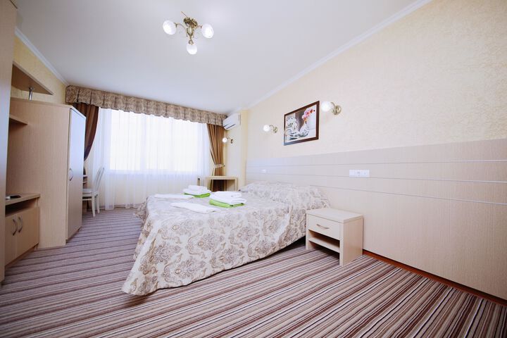 LAZURNIY BEREG