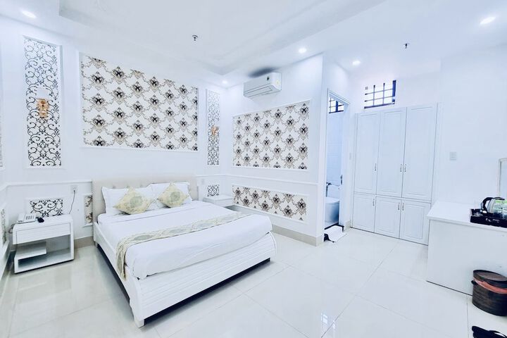 Room 4 of 15
