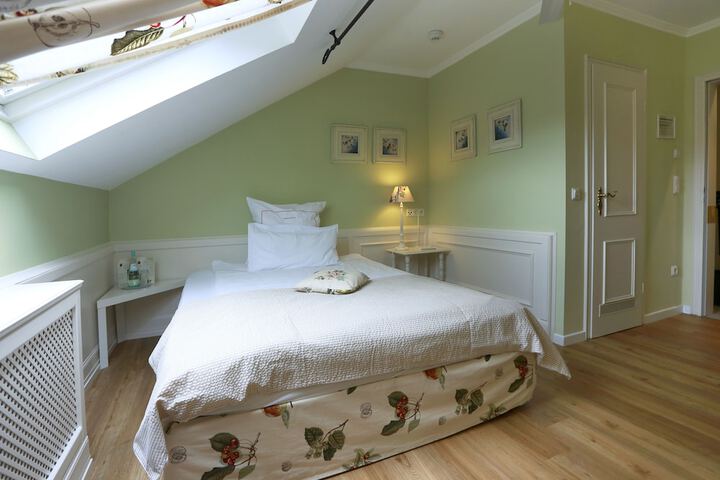 Room 2 of 49