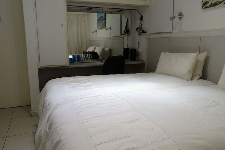 Room 13 of 54
